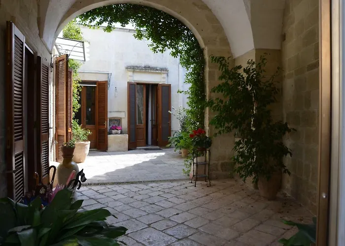 לינה וארוחת בוקר Lacurte 3*